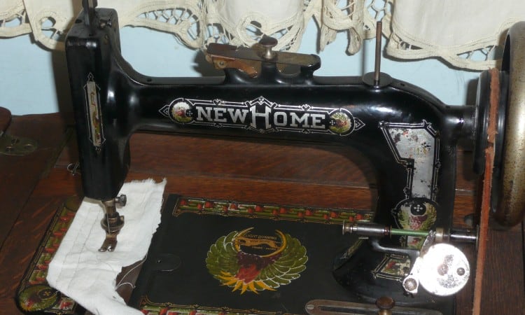 Nueva máquina de coser para el hogar: modelos, historia, valor