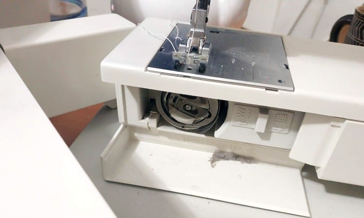 Cómo reparar una máquina de coser pfaff