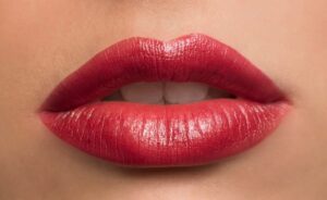 5 formas naturales de conseguir unos labios más carnosos